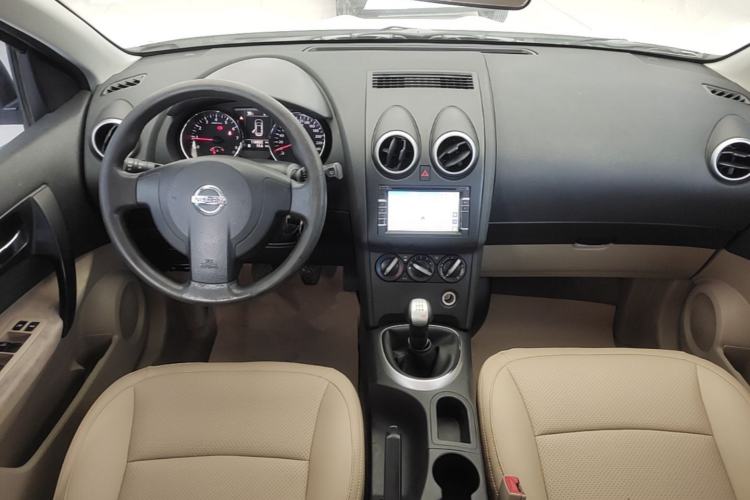 Used Nissan Qashqai 2012 1.6XE Wind 5MT 2WD Center Console