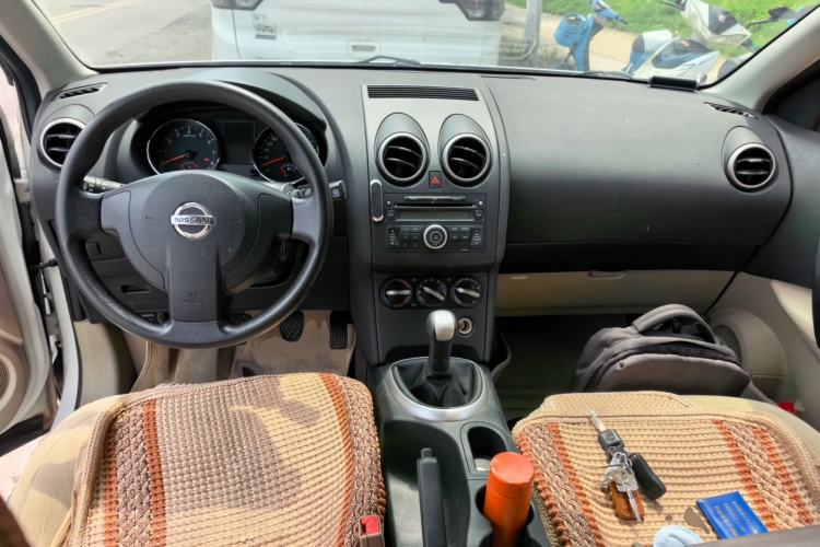 Used Nissan Qashqai 2012 1.6XE Wind 5MT 2WD Center Console