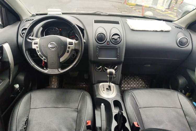 Used Nissan Qashqai 2012 2.0 XL Fire CVT 2WD Center Console