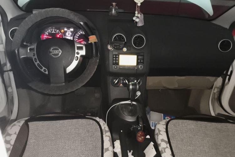 Used Nissan Qashqai 2012 2.0 XL Fire CVT 2WD Center Console
