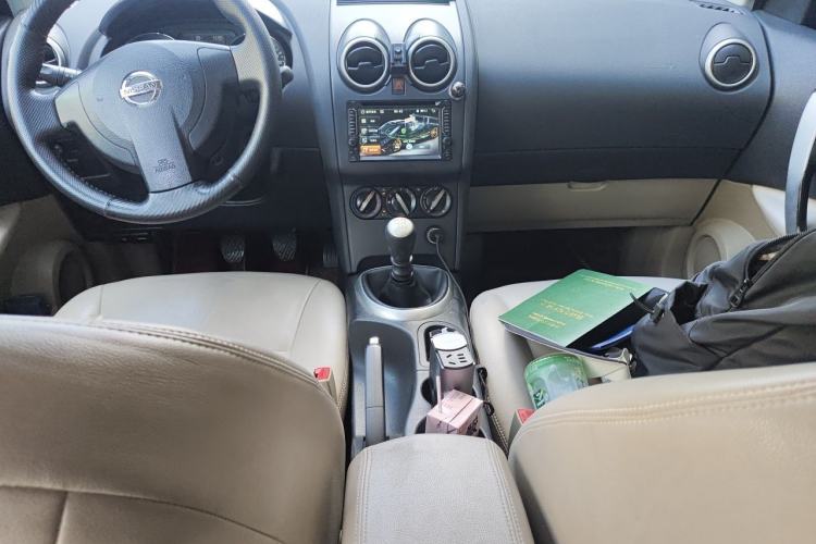 Used Nissan Qashqai 2012 2.0 XL Fire 6MT 2WD Center Console