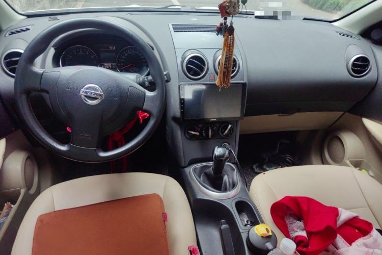 Used Nissan Qashqai 2012 1.6XE Wind 5MT 2WD Center Console
