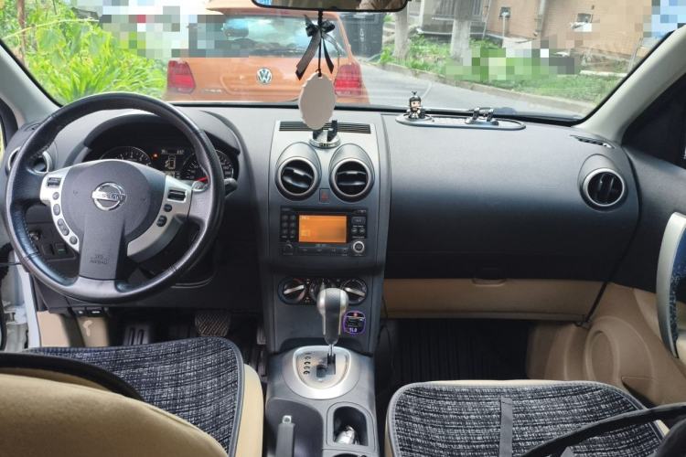 Used Nissan Qashqai 2012 2.0 XL Fire CVT 2WD Center Console