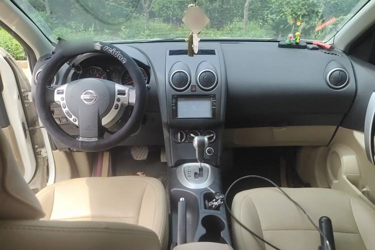 Used Nissan Qashqai 2012 2.0 XL Fire CVT 2WD Center Console