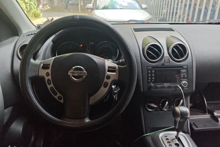 Used Nissan Qashqai 2012 2.0 XL Fire CVT 2WD Center Console