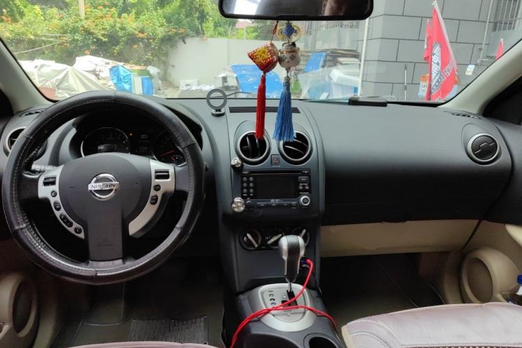 Used Nissan Qashqai 2012 2.0 XL Fire CVT 2WD Center Console