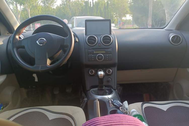 Used Nissan Qashqai 2012 1.6XE Wind 5MT 2WD Center Console