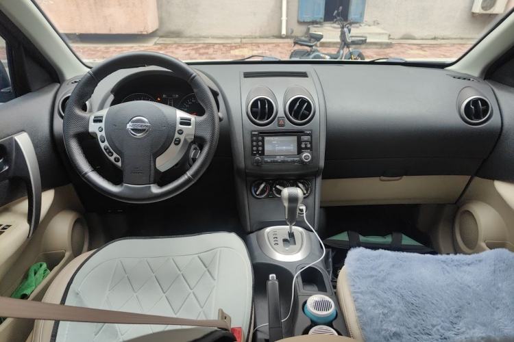 Used Nissan Qashqai 2012 2.0 XL Fire CVT 2WD Center Console