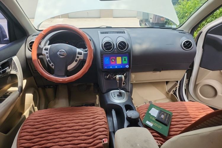 Used Nissan Qashqai 2012 2.0 XL Fire CVT 2WD Center Console
