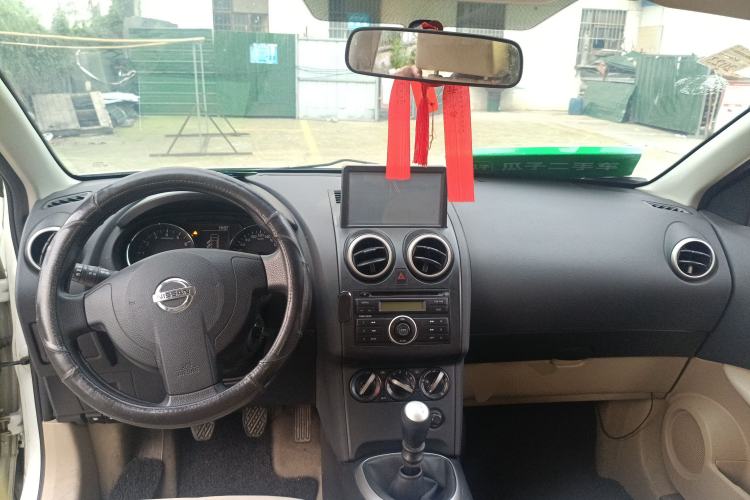 Used Nissan Qashqai 2012 2.0 XL Fire 6MT 2WD Center Console
