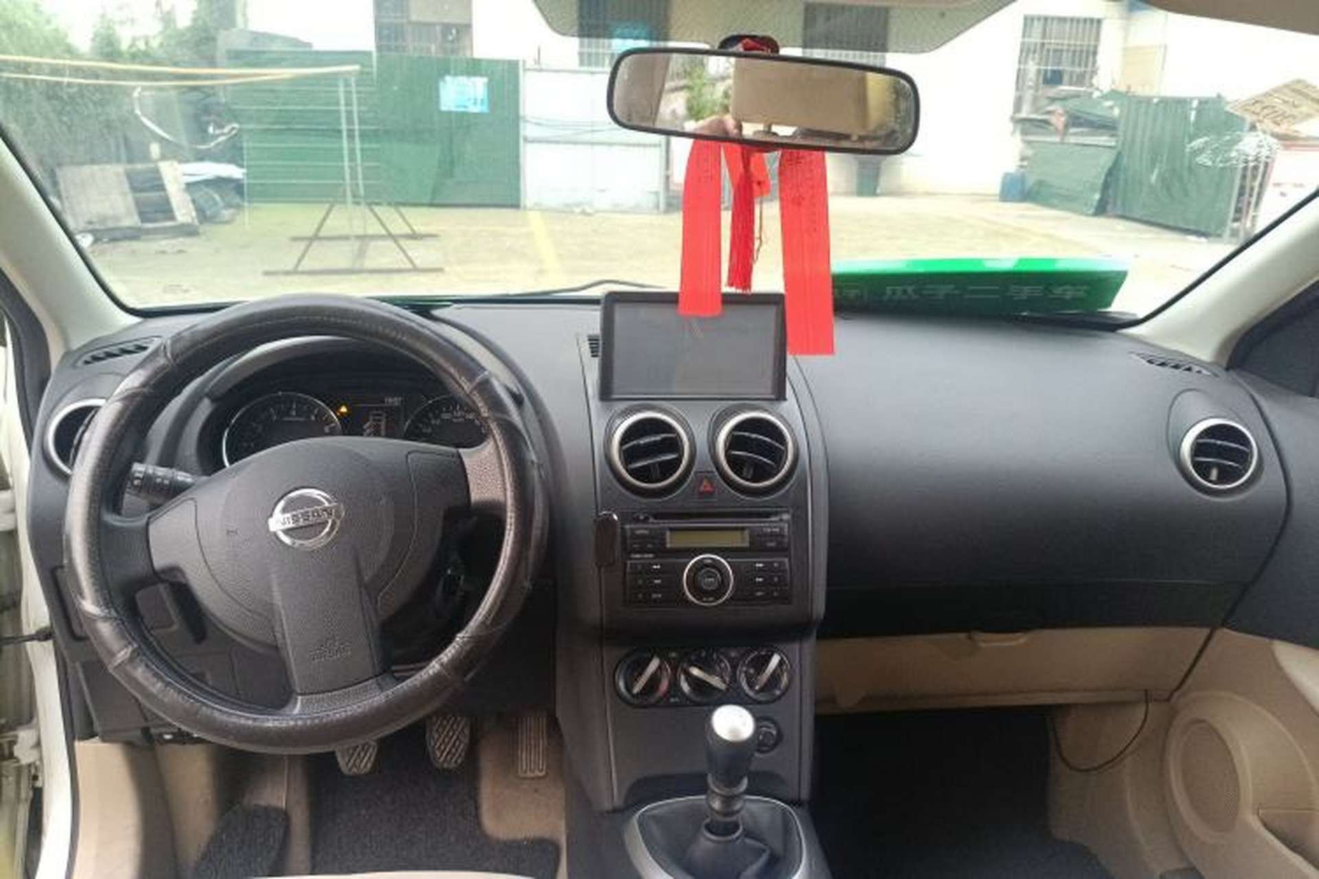 Used Nissan Qashqai 2012 2.0 XL Fire 6MT 2WD Center Console