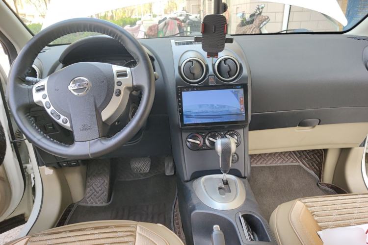 Used Nissan Qashqai 2012 1.6XE Wind 5MT 2WD Center Console
