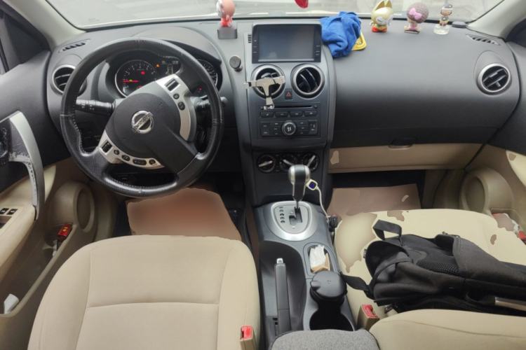 Used Nissan Qashqai 2012 2.0 XL Fire CVT 2WD Center Console