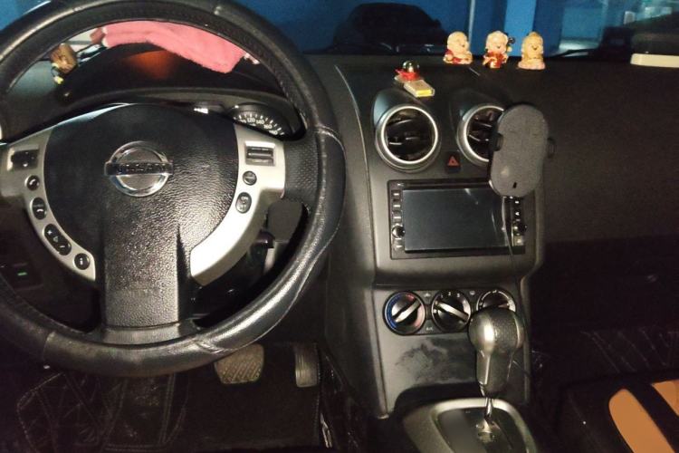 Used Nissan Qashqai 2012 2.0 XL Fire CVT 2WD Center Console