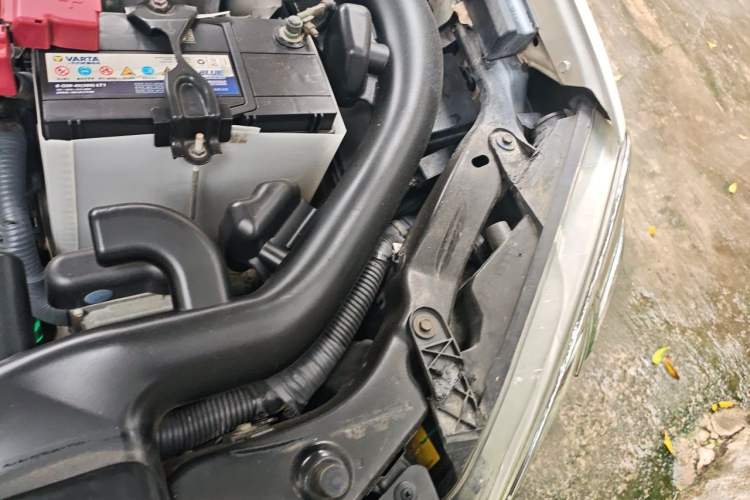 Used Nissan Qashqai 2012 2.0 XV LE CVT 2WD Engine Bay Left