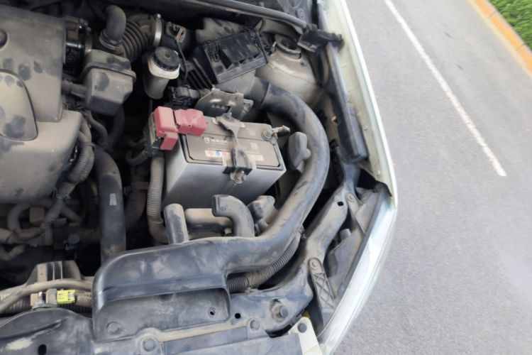 Used Nissan Qashqai 2012 2.0 XL Fire CVT 2WD Engine Bay Left