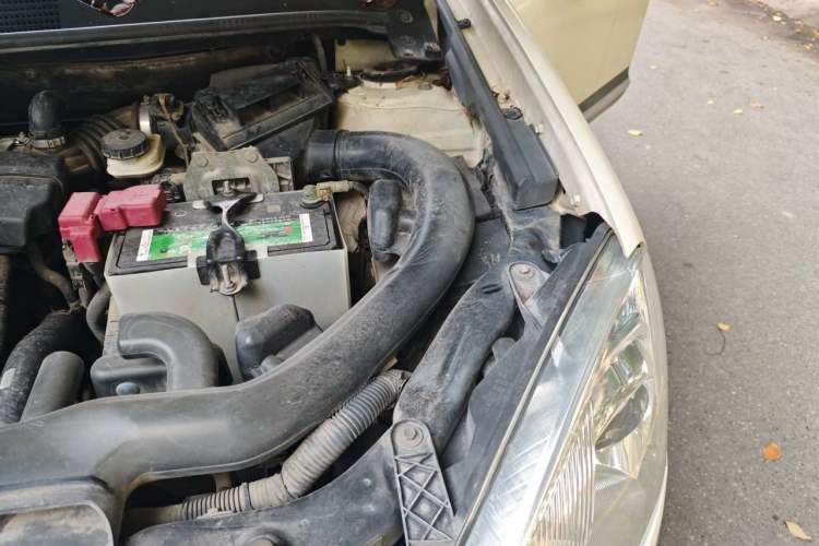 Used Nissan Qashqai 2012 2.0 XL Fire CVT 2WD Engine Bay Left