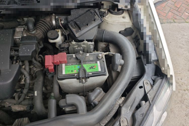 Used Nissan Qashqai 2012 2.0 XL Fire CVT 2WD Engine Bay Left