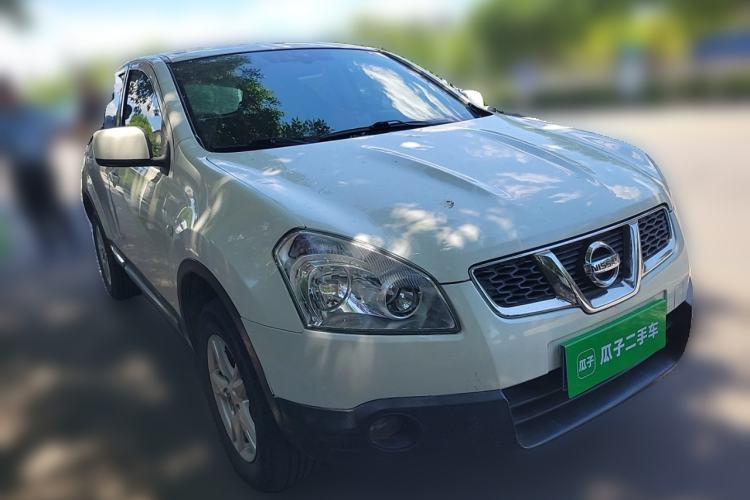 Used Nissan Qashqai 2012 1.6XE Wind 5MT 2WD Front Right 45 Deg