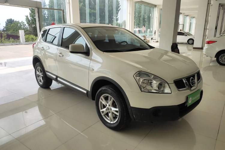 Used Nissan Qashqai 2012 1.6XE Wind 5MT 2WD Front Right 45 Deg