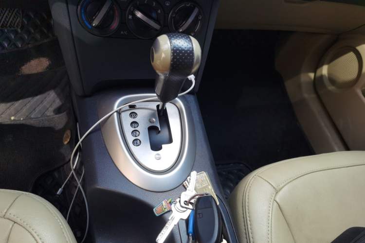 Used Nissan Qashqai 2012 2.0 XL Fire CVT 2WD Gear Lever