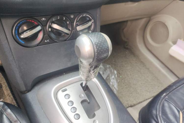Used Nissan Qashqai 2012 2.0 XL Fire CVT 2WD Gear Lever