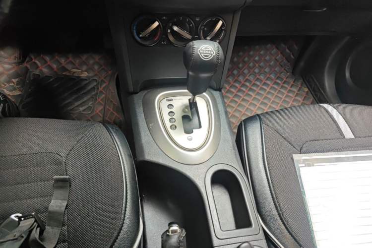 Used Nissan Qashqai 2012 2.0 XL Fire CVT 2WD Gear Lever