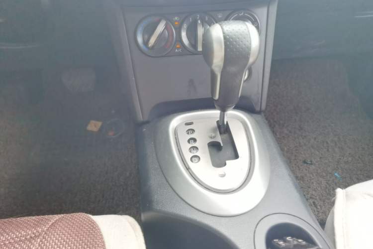 Used Nissan Qashqai 2012 2.0 XL Fire CVT 2WD Gear Lever