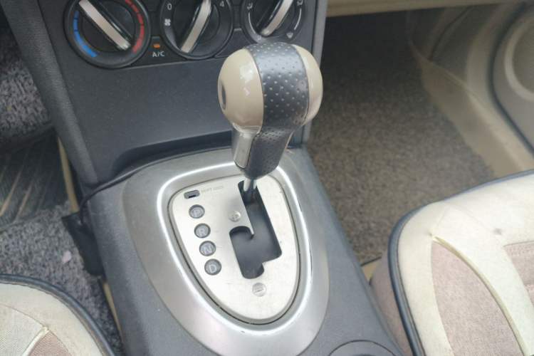 Used Nissan Qashqai 2012 2.0 XL Fire CVT 2WD Gear Lever