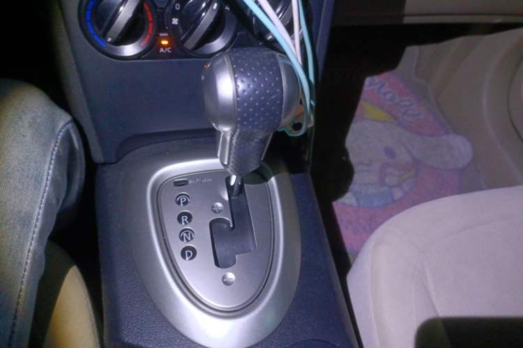 Used Nissan Qashqai 2012 2.0 XL Fire CVT 2WD Gear Lever