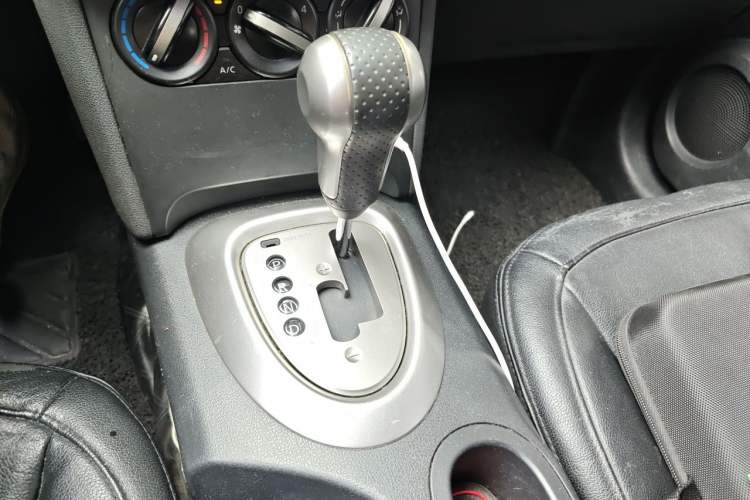 Used Nissan Qashqai 2012 2.0 XL Fire CVT 2WD Gear Lever