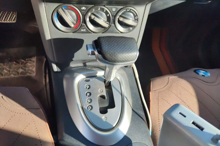 Used Nissan Qashqai 2012 2.0 XL Fire CVT 2WD Gear Lever