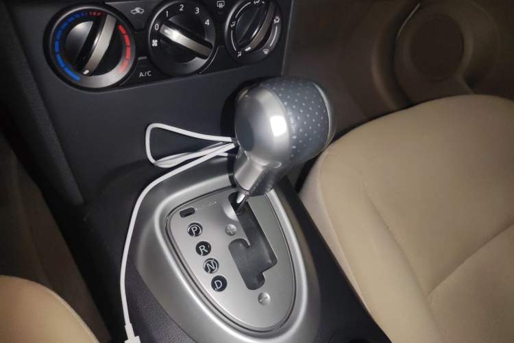 Used Nissan Qashqai 2012 2.0 XL Fire CVT 2WD Gear Lever