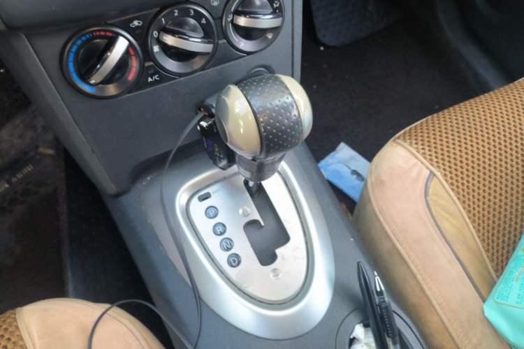 Used Nissan Qashqai 2012 2.0 XL Fire CVT 2WD Gear Lever