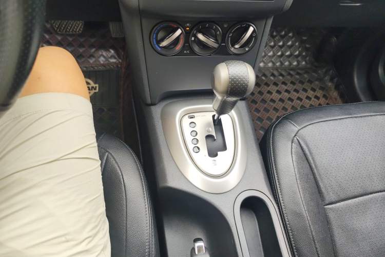 Used Nissan Qashqai 2012 2.0 XL Fire CVT 2WD Gear Lever