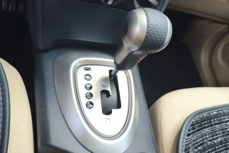Used Nissan Qashqai 2012 2.0 XL Fire CVT 2WD Gear Lever