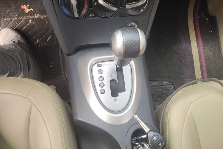 Used Nissan Qashqai 2012 2.0 XL Fire CVT 2WD Gear Lever