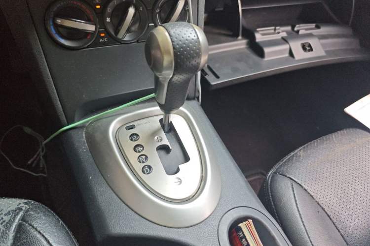 Used Nissan Qashqai 2012 2.0 XL Fire CVT 2WD Gear Lever