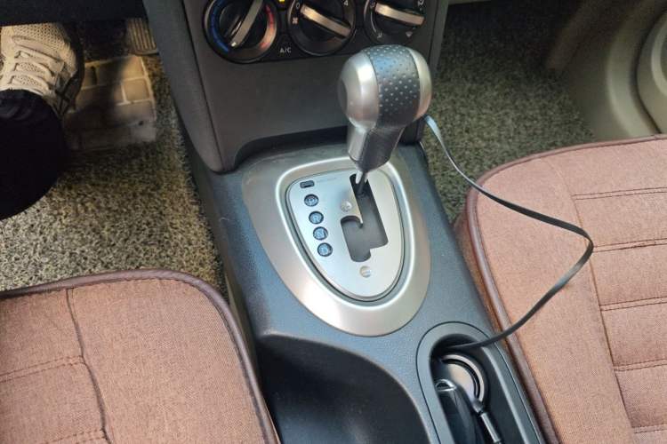 Used Nissan Qashqai 2012 2.0 XL Fire CVT 2WD Gear Lever