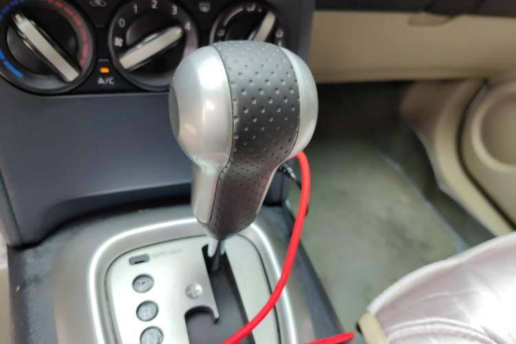 Used Nissan Qashqai 2012 2.0 XL Fire CVT 2WD Gear Lever
