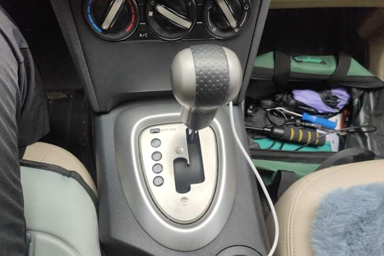 Used Nissan Qashqai 2012 2.0 XL Fire CVT 2WD Gear Lever