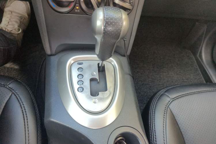 Used Nissan Qashqai 2012 2.0 XL Fire CVT 2WD Gear Lever