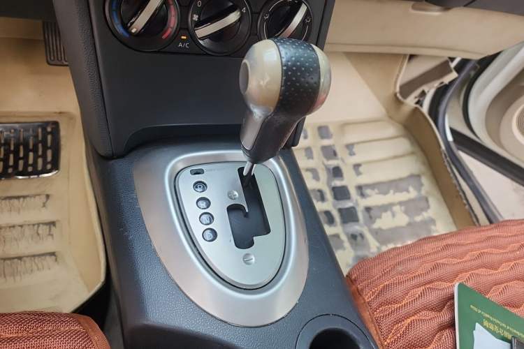 Used Nissan Qashqai 2012 2.0 XL Fire CVT 2WD Gear Lever