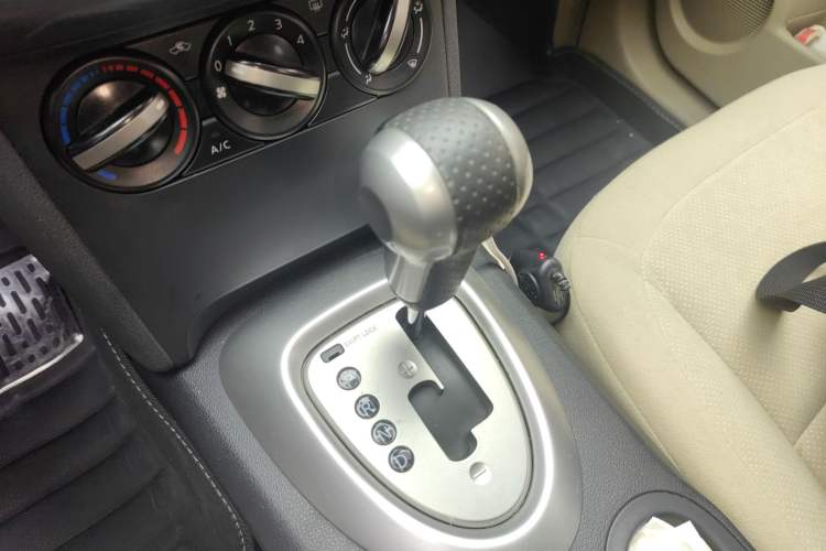 Used Nissan Qashqai 2012 2.0 XL Fire CVT 2WD Gear Lever