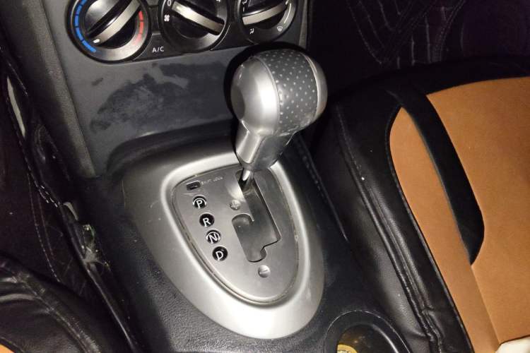Used Nissan Qashqai 2012 2.0 XL Fire CVT 2WD Gear Lever