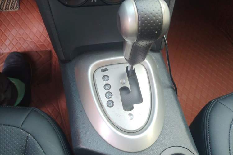 Used Nissan Qashqai 2012 2.0 XL Fire CVT 2WD Gear Lever