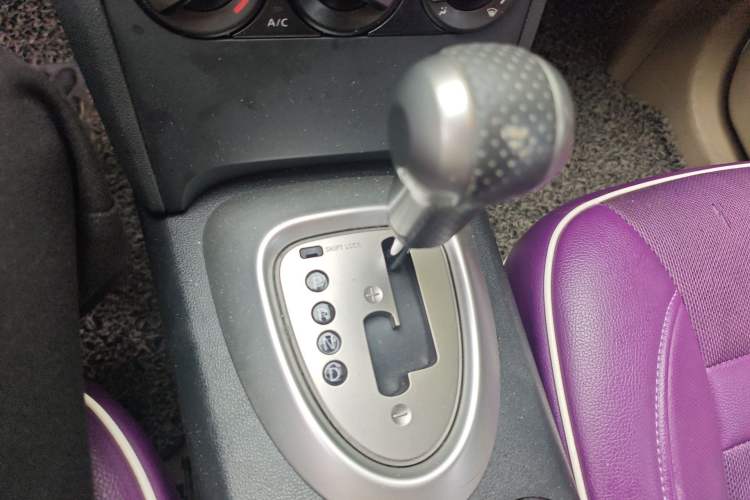Used Nissan Qashqai 2012 2.0 XL Fire CVT 2WD Gear Lever