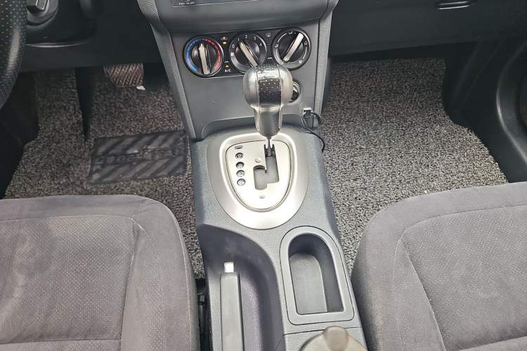 Used Nissan Qashqai 2012 2.0 XL Fire CVT 2WD Gear Lever