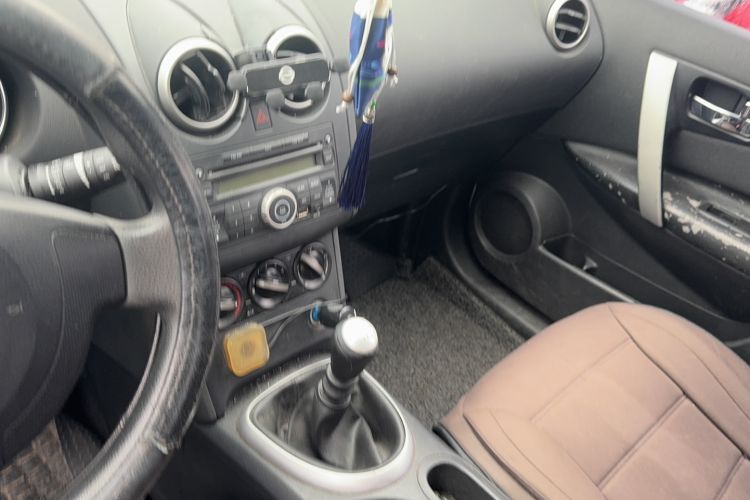 Used Nissan Qashqai 2012 2.0 XL Fire 6MT 2WD Interior 3