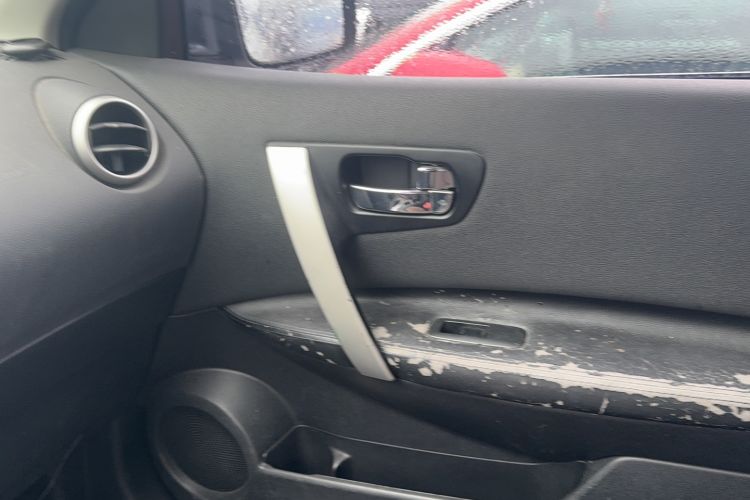 Used Nissan Qashqai 2012 2.0 XL Fire 6MT 2WD Interior 5